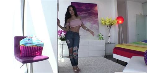 Busty Chick Amia Miley Flaunts Of Her Big Round Ass Tnaflix