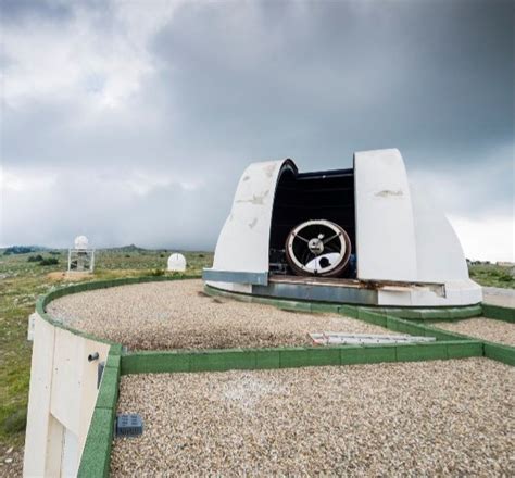 vue exterieure de la coupole du telescope meo sur le plateau de calern