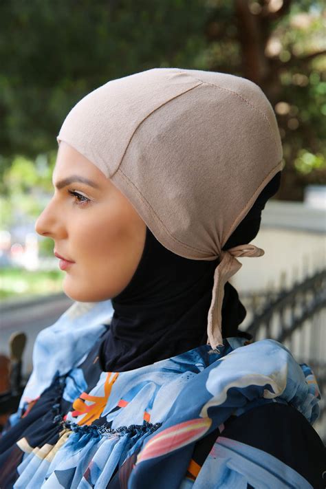 BONNET SOUS HIJAB NUDE DILEK YAMAKOGLU