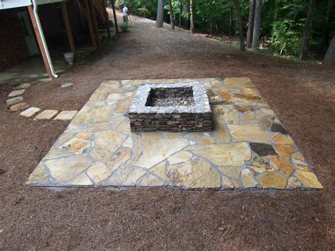 Flagstone Fire Pit Patio | FIREPLACE DESIGN IDEAS