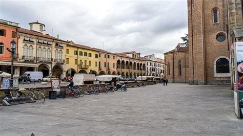 Piazza Del Santo Nomads Travel Guide