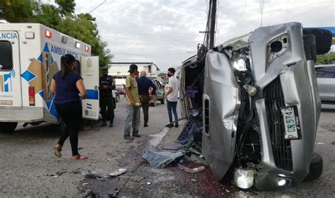 Sps Aparatoso Accidente Deja Dos Personas Heridas Y Daños Materiales