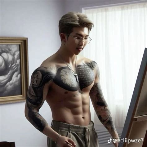 Namjoon Is Painting Himself Naked While He Is Shirtless Fotos Para