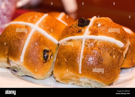 Hot Cross Buns On Plate For Easter Afternoon Tea Stock Photo Alamy