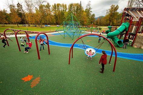 Резиновое покрытие зеленое из резиновой крошки в Москве и области.