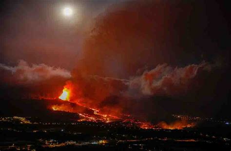 After 50 years, Cumbre Vieja volcano erupted again