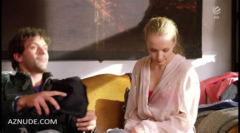 FLASCHENDREHEN NUDE SCENES AZNude