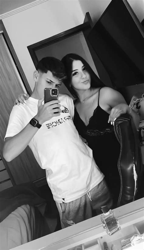 Pin De 🌙 Em Friends Casal Casais íntimos Selfies Casal