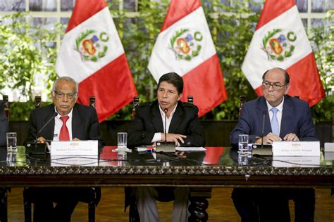 Conferencia de prensa del Presidente de la República acompañado del