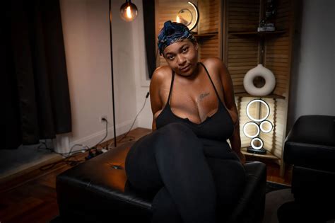 Cute BBW Amateur Shows Her Big Saggy Tits Nude Pics XHamster