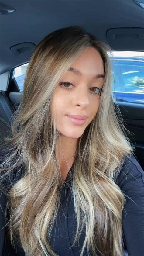 Blonde Hair With Lowlights Money Pieces Hair Style Blonde Hair Hair Pieces Blonde Hair Color