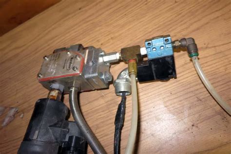 Lot Nordson Hot Melt Glue Unit Model V W Three Glue Heads And Pc Pattern Controller