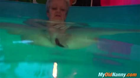 Granny Dildoing Babe S Pussy To Hunt Orgasms