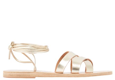Χρυσά πέδιλα Φλατ ή ψηλοτάκουνα θα αντικαταστήσουν τα nude αυτό το καλοκαίρι VOGUE GR