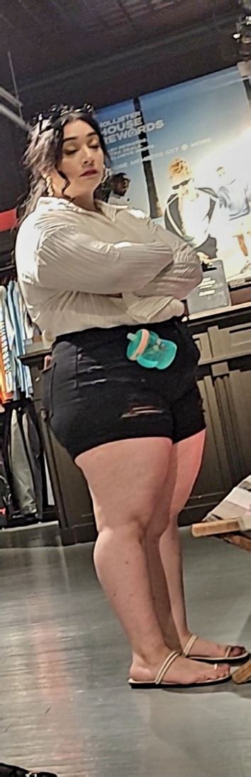 Beautifully Shaped Latina MILF Short Shorts Volleyball Forum