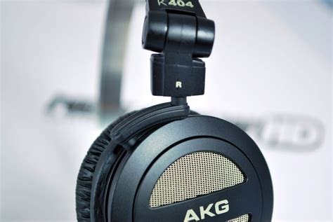 Recenzja AKG K404 | Najlepsze recenzje słuchawek