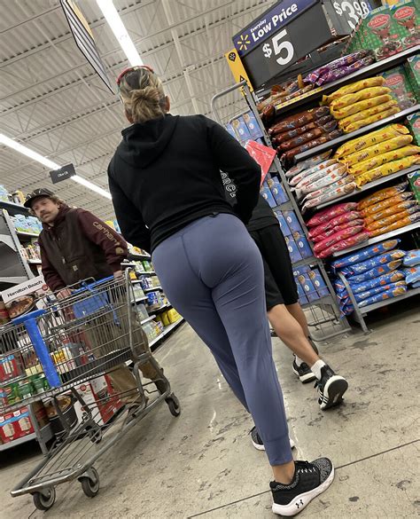 Latina Milf With Nice Ass In Yoga Pants Spandex Leggings Yoga Pants Forum
