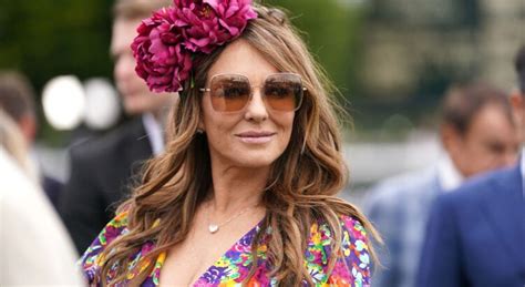 Elizabeth Hurley Ans S Affiche Dans Un Bikini Bleu Turquoise