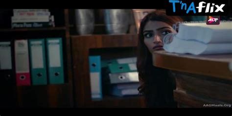 Navina Bole Lesbian Breasts Scene In Bekaaboo Tnaflix