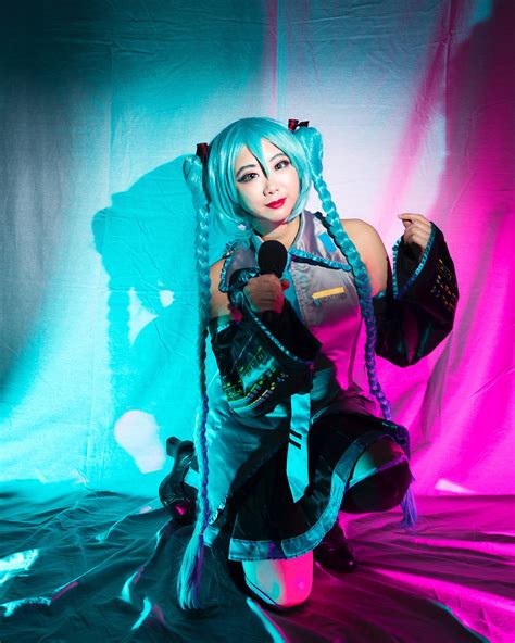 Hatsune Miku Vocaloid Cosplay