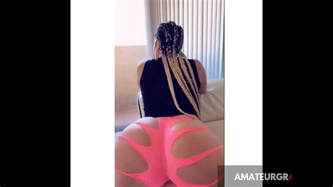 Sexy Latina Babe Throwing It Down XNXX