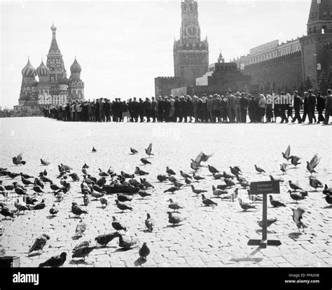 Lenin Red Square High Resolution Stock Photography And Images Alamy