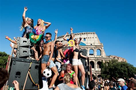 Roma Italia Giugno Giorno Di Gay Pride La Gente Di Parata A Roma Fotografia Stock