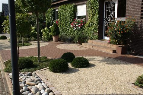 Pflegeleichter Vorgarten Front Garden Garden Lawn And Garden