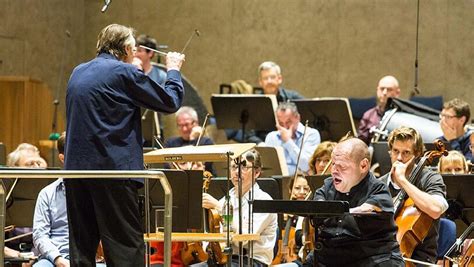 Mariss Jansons dirigiert Schönberg und Mozarts Requiem Abendzeitung