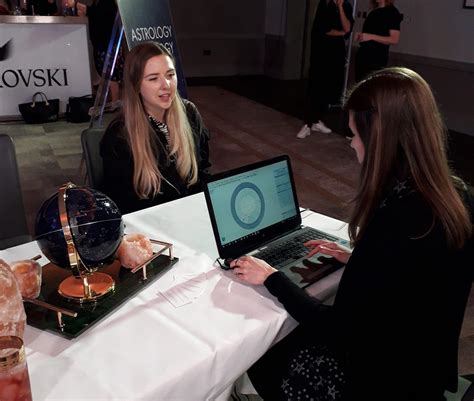 Elle Astrology's Expert Astrologers Offer Free Women's Horoscope Readings 4