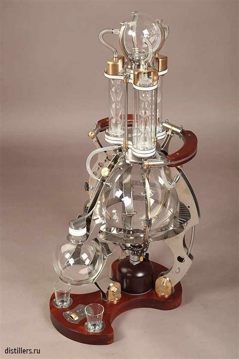 Стеклянный самогонный аппарат | Винный стеллаж, Химия, Домашний стол
