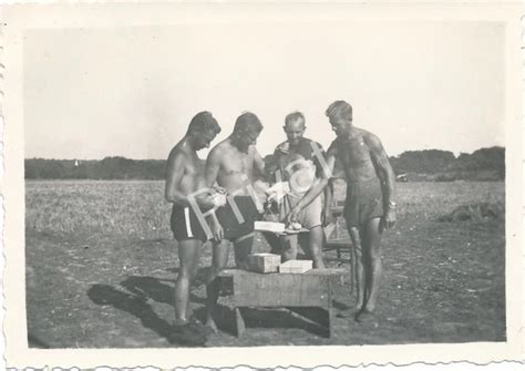 Foto Wk Ii Wehrmacht Soldaten Stellung Nude Nackt Maintenon France K Eur