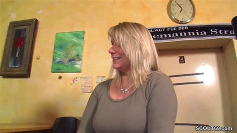 Milf Kellnerin Direkt Nach Feierabend In Der Kneipe Gefickt Xhamster