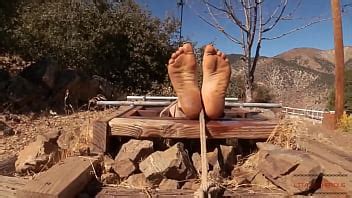 Humillantes Azotes Y Bastonazos Para Esclavos Atados XVIDEOS