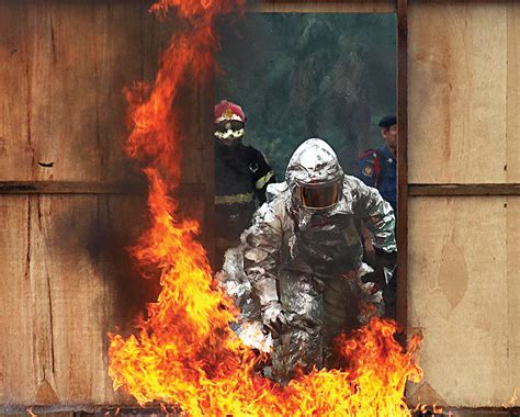 memitigasi kobaran api