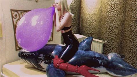 Alla Makes A Hot B2P Of Two 16 And 14 Inch Balloons Riding On A Large Inflatable Whale