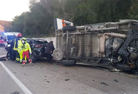 Ambulanza Contro Auto Sulla S S Caltanissetta Gela Morti Nurse