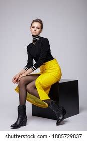 Sexy Mature Fashionable Woman Short Hair Stock Photo 2280647191 Shutterstock