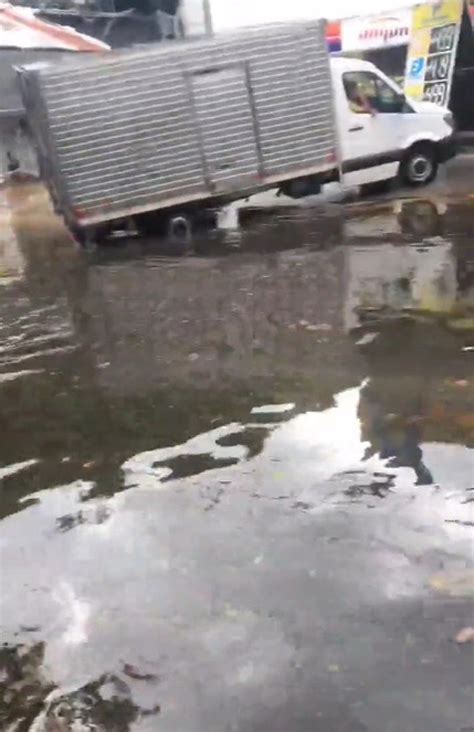 Vídeos forte chuva deixa bairros em São Gonçalo e Niterói alagados MH