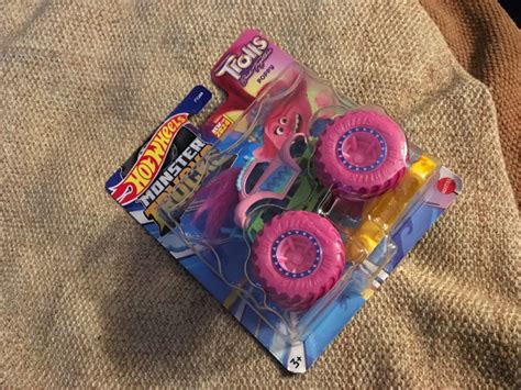 Hot Wheels Monster Truck Trolls Poppy Band Together New