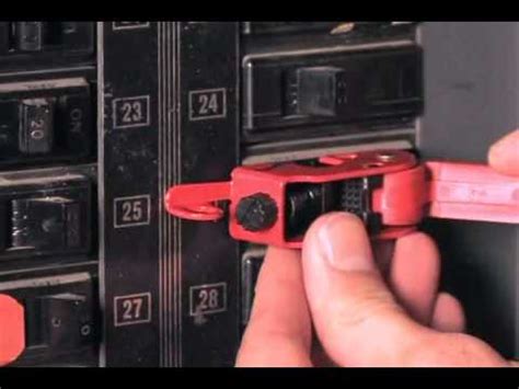 Блокиратор электроавтоматов "Grip Tight™" 493В - YouTube