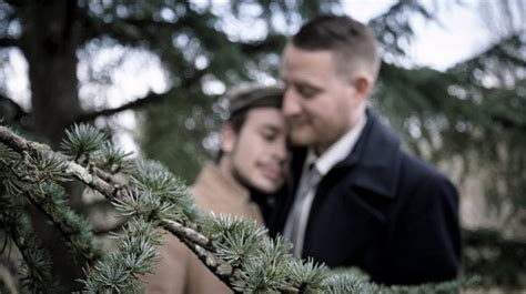 Banjarnegara Geger Viral Aksi Pasangan Gay Berciuman Di Tempat Umum Pelaku Diduga Siswa SMK