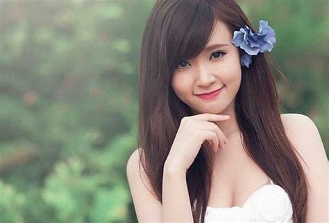 Vẻ đẹp trong veo của hot girl Midu