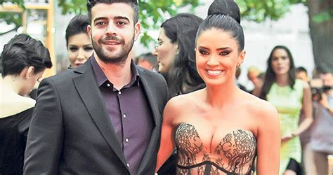 We Love Sex Nu Mai Au Nicio Rusine Adelina Si Speak Au Facut Asta Noaptea Cand Credeau Ca