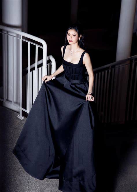 Sao Vi T Th Y H Nh Di N Bikini G I C M H T Ng I Du L Ch C Ng Ch Ng Con