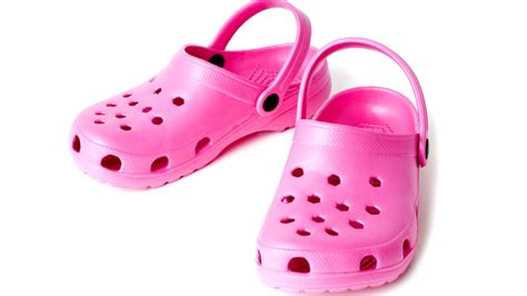 Crocs: Fabriken und Läden machen dicht - so will sich der Kultschuh ...