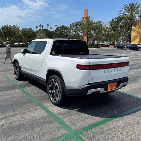 Glacier White R1t Photos Rivian Forum R1t R1s R2 News Specs