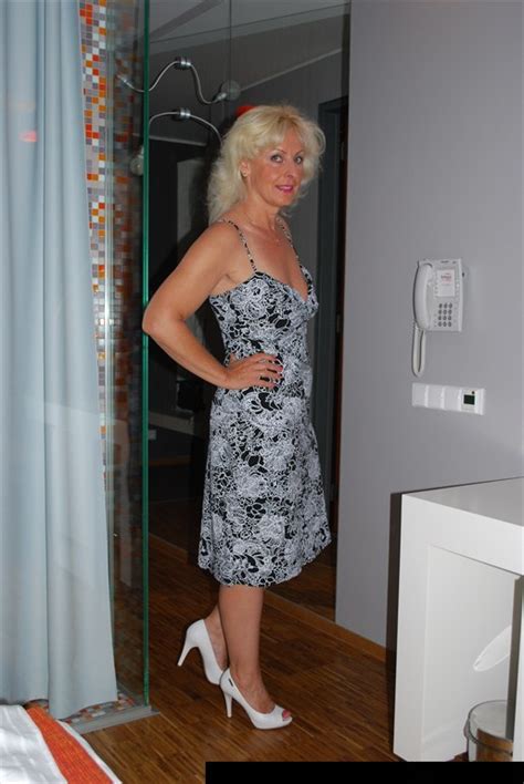 Amateur Blonde Mom Milf Granny Lingerie Big Tits X Porn Pic