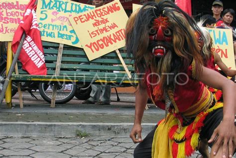 Tuntut Status Antara Foto