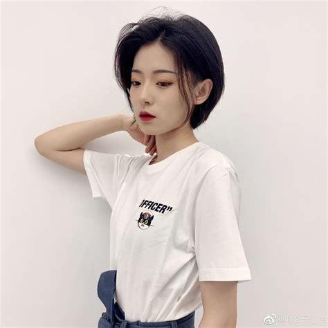 Cô nàng đẹp trai nhất TikTok Trung Quốc có gì hot mà hút tới gần triệu lượt yêu thích